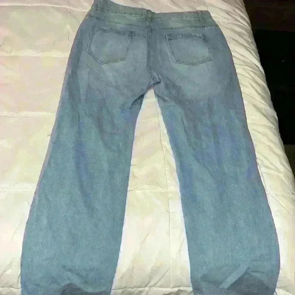 Woman’s distressed jeans size L Shein - Picture 4 of 5